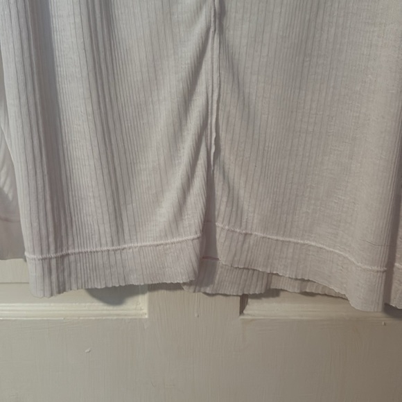 We The Free by Free People Women's White V neck Tee Size Medium - Picture 7 of 12